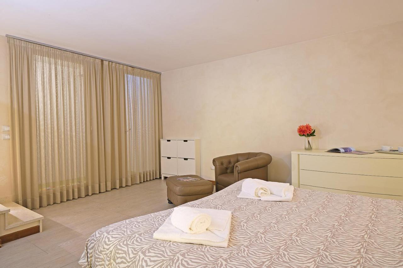 Giulia Luxury Apartment Sirmione Exterior foto
